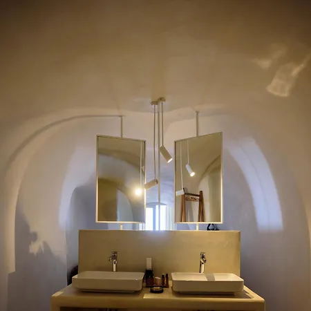 Nefeles Luxury Hotel Fira (Santorini)